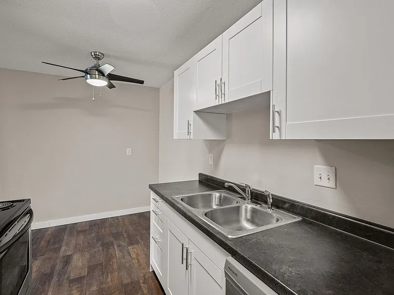 Eastgate Apartments — Photo 92