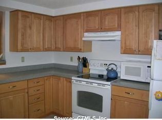 39 Woodbridge Ln, Cromwell, CT 06416