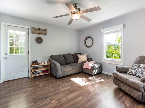 3rd image of 402 Sanstead St W