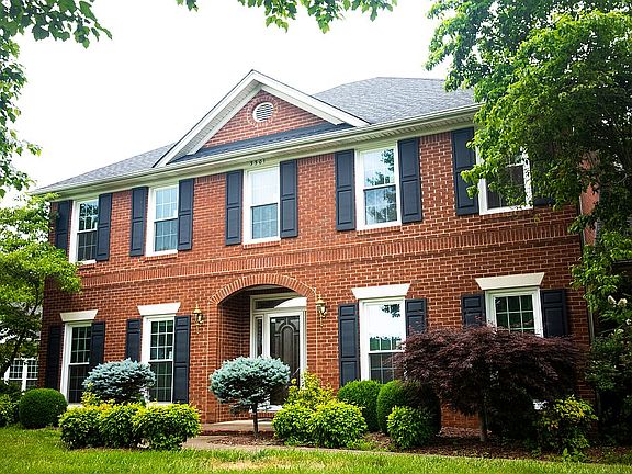 2nd image of 3301 Savannah Dr