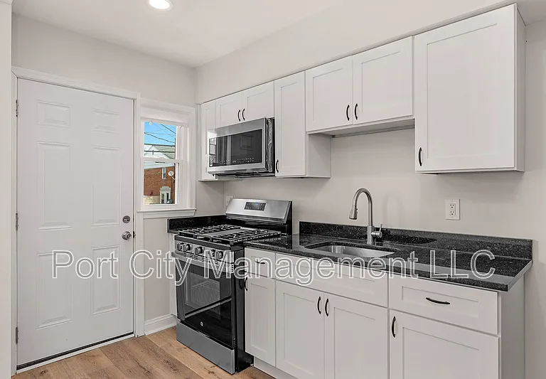 832 N Marlyn Ave — Photo 10