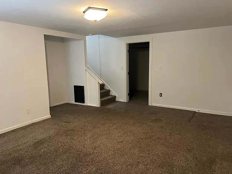324 Vine St — Photo 15