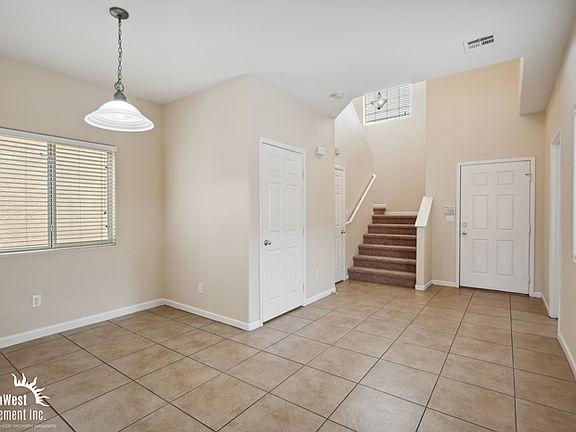 2nd image of 3528 E Carisbrook Dr