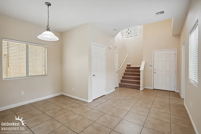 3528 E Carisbrook Dr — Photo 2
