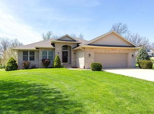 306 4th Avenue Ct, Port Byron, IL 61275
