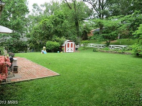 3rd image of 7035 Bradley Cir