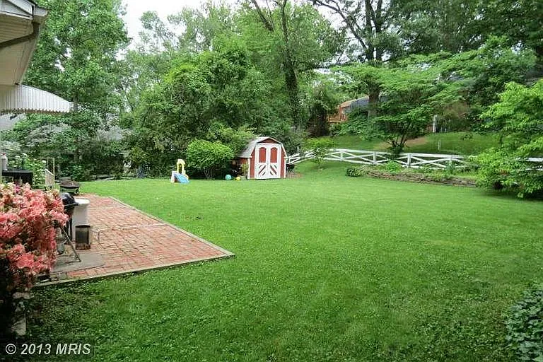 7035 Bradley Cir — Photo 3