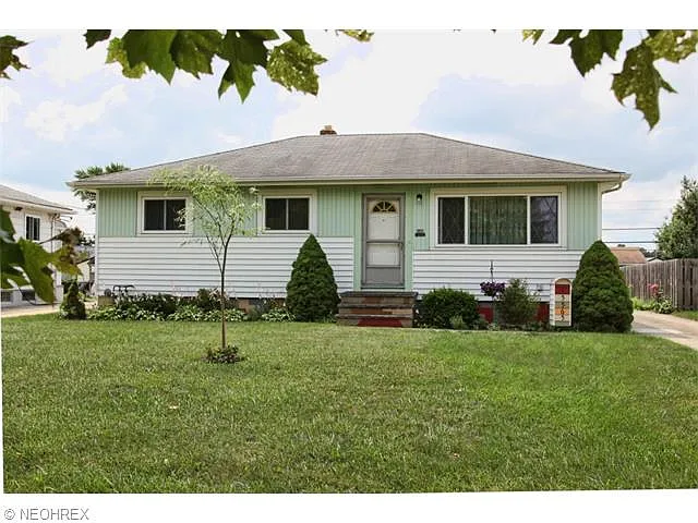 15565 Holland Rd photo 1