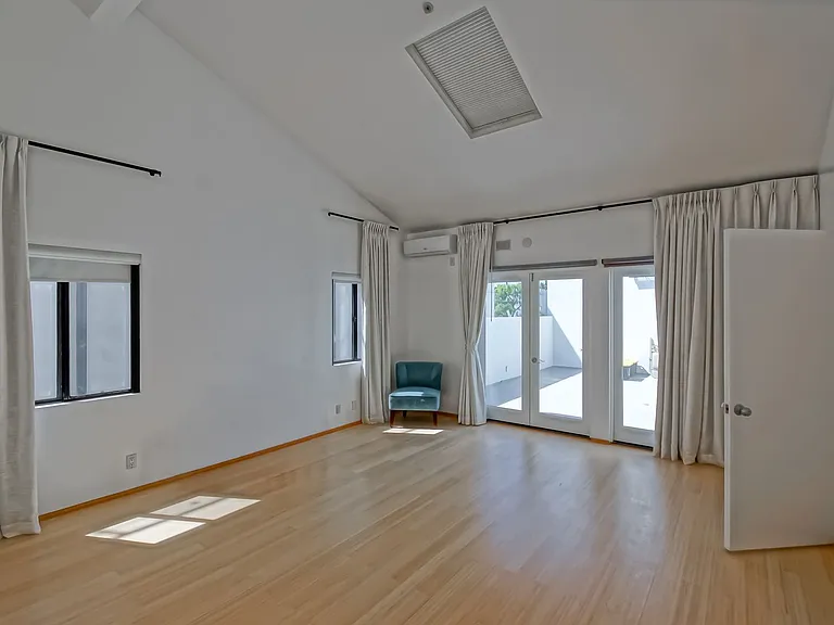 522 Grand Blvd — Photo 20
