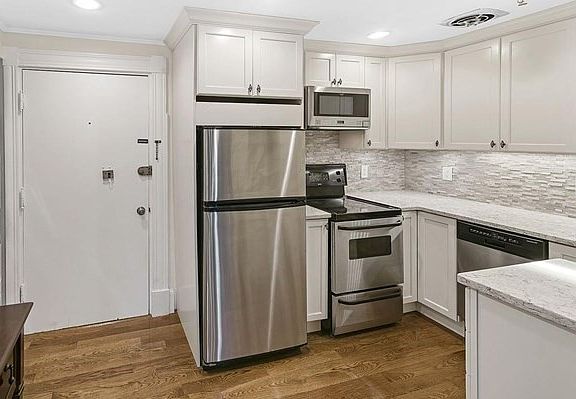 2nd image of 257 Marlborough St APT 8