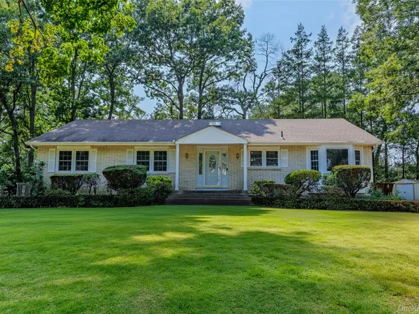 2 Erita Lane, Smithtown, NY 11787