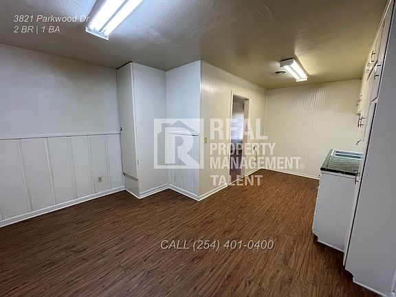 3rd image of 3821 Parkwood St