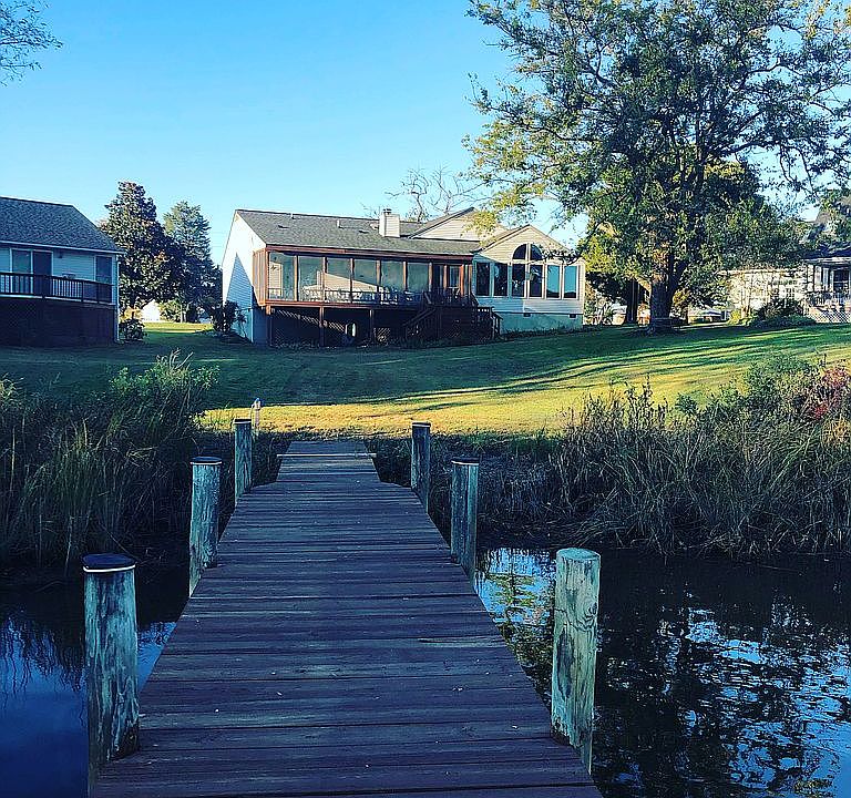 2nd image of 332 Canoe Pl