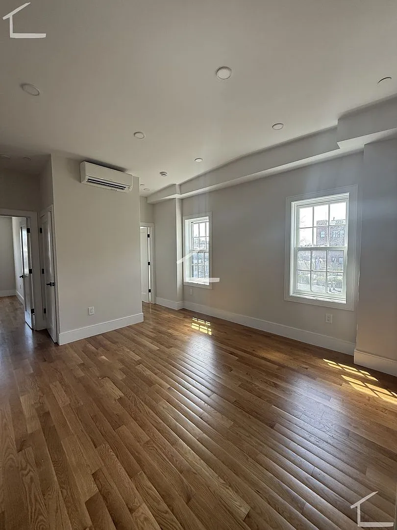 Luxury modern penthouse unit with private roof deck in Bay Village available NOW! — Photo 1