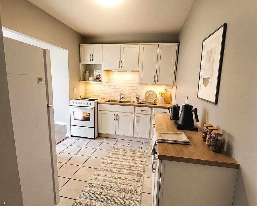 1st image of 50 Mohawk Rd W #203