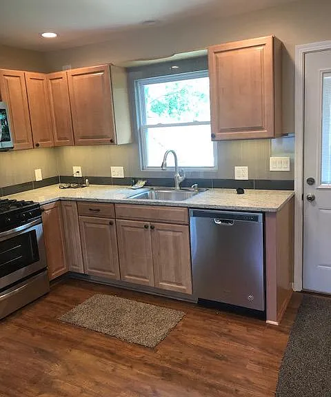 230 Grant Dr — Photo 2