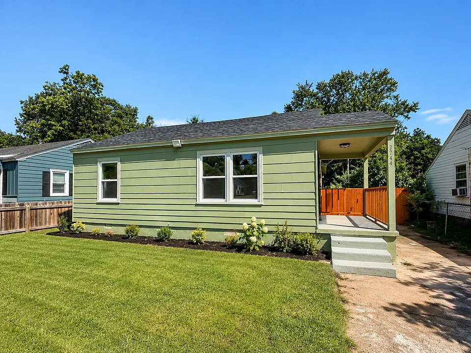 3744 Mandalay Dr