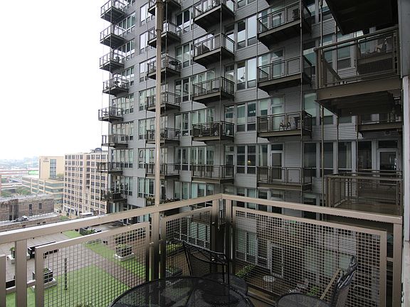 5th image of 565 W Quincy St Unit 1016