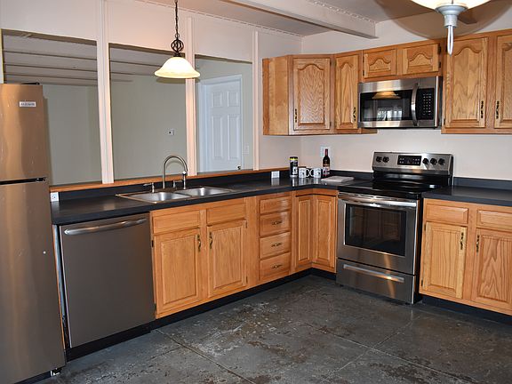 3rd image of 176 Main St APT 5