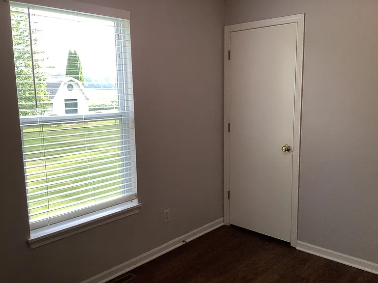 8298 Macintosh Ln — Photo 13