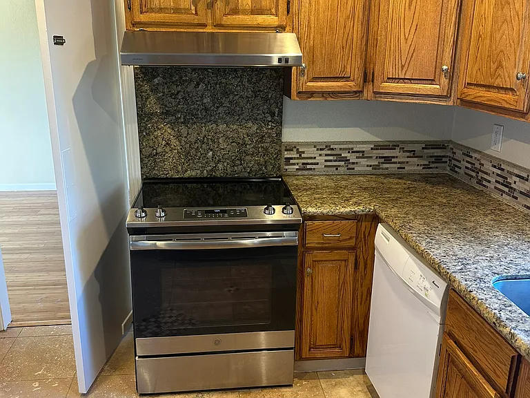 16962 Columbia Dr — Photo 8
