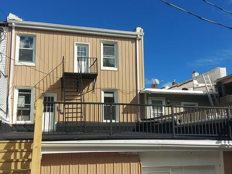 215 N Franklin St #2 — Photo 2