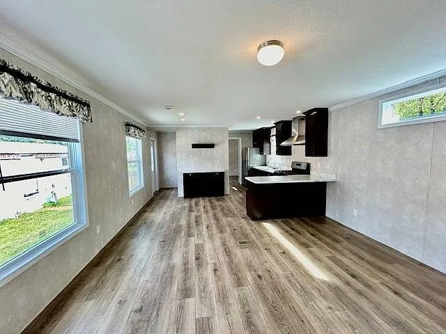 3 bed, 2.0 bath, 1034 sqft, $1,175 — Photo 2