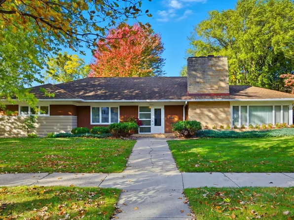 1601 9th St S, Fargo, ND 58103