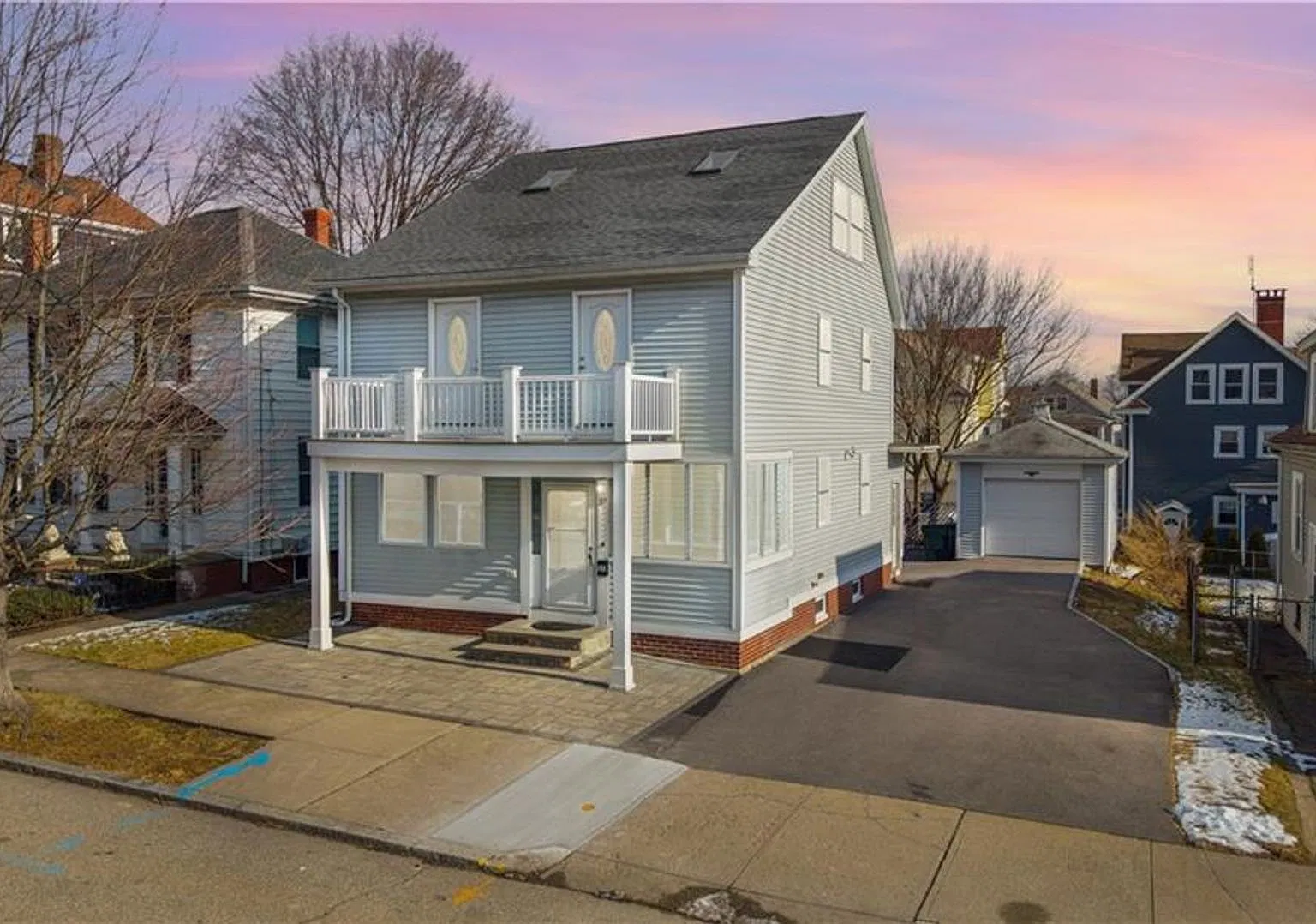 5-6 Bed Home for Rent! — Photo 2