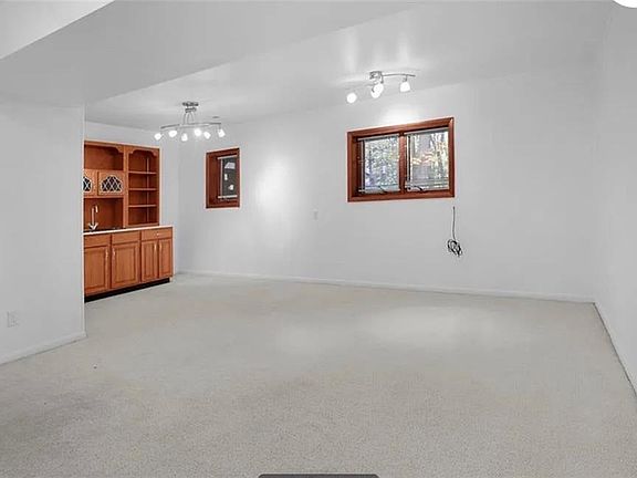 5th image of 304 Hempstead Rd