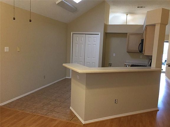 5th image of 1806 Rose Cir