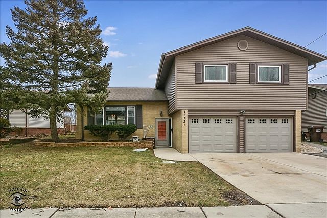 1st image of 15131 Chaucer Dr
