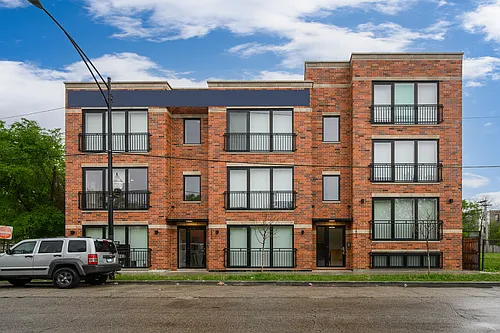 2824 W Van Buren St #302 Photo 1