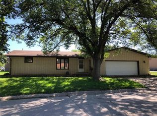 303 N 2nd Ave, Winterset, IA 50273