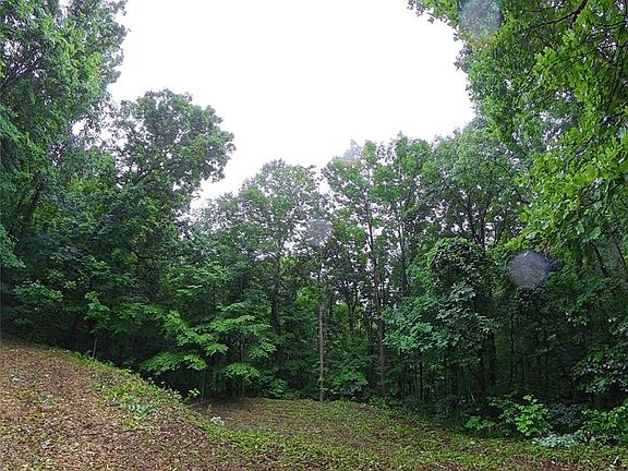 3rd image of 385 Valley View Dr