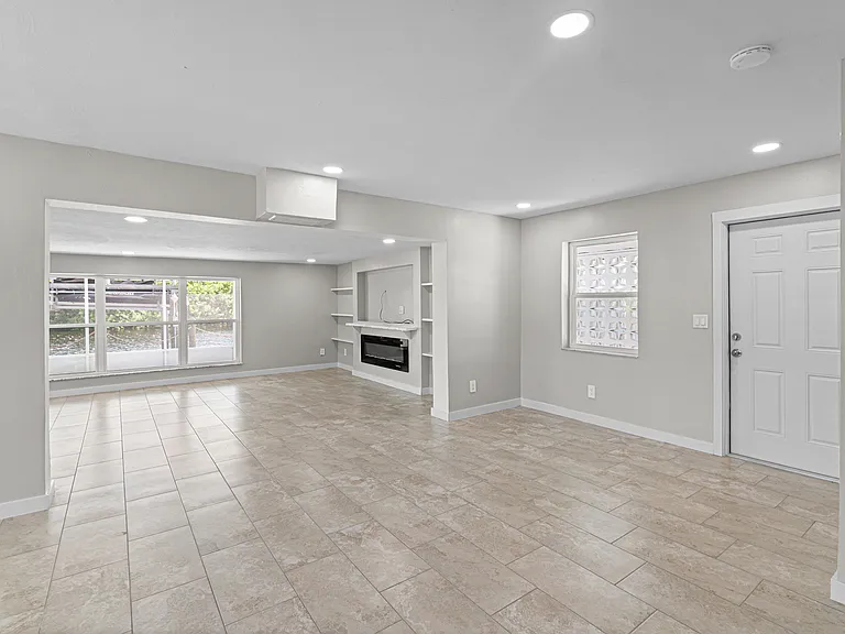 2115 Saint Croix Ave — Photo 10