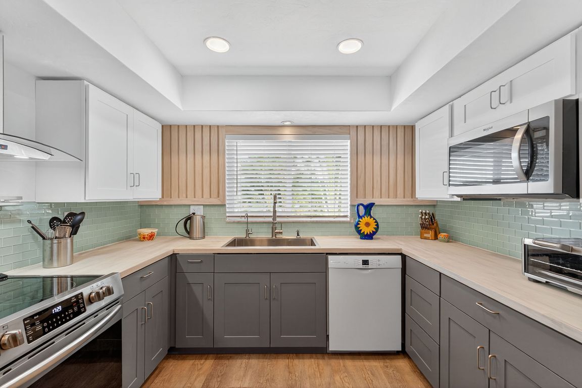 next background image