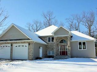 19 Daisy Ln, Ludlow, MA 01056