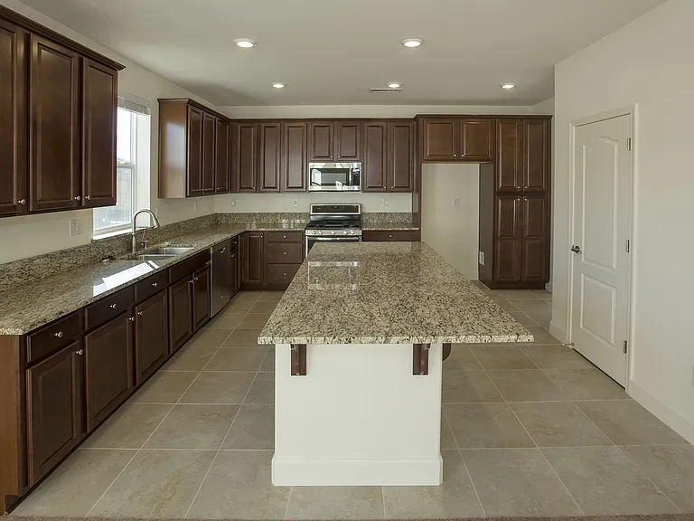 7365 Overture Dr — Photo 3