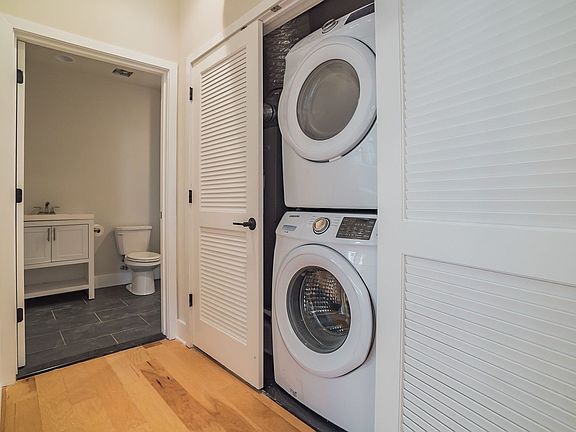 4th image of 5015-25 Warrington Ave #37