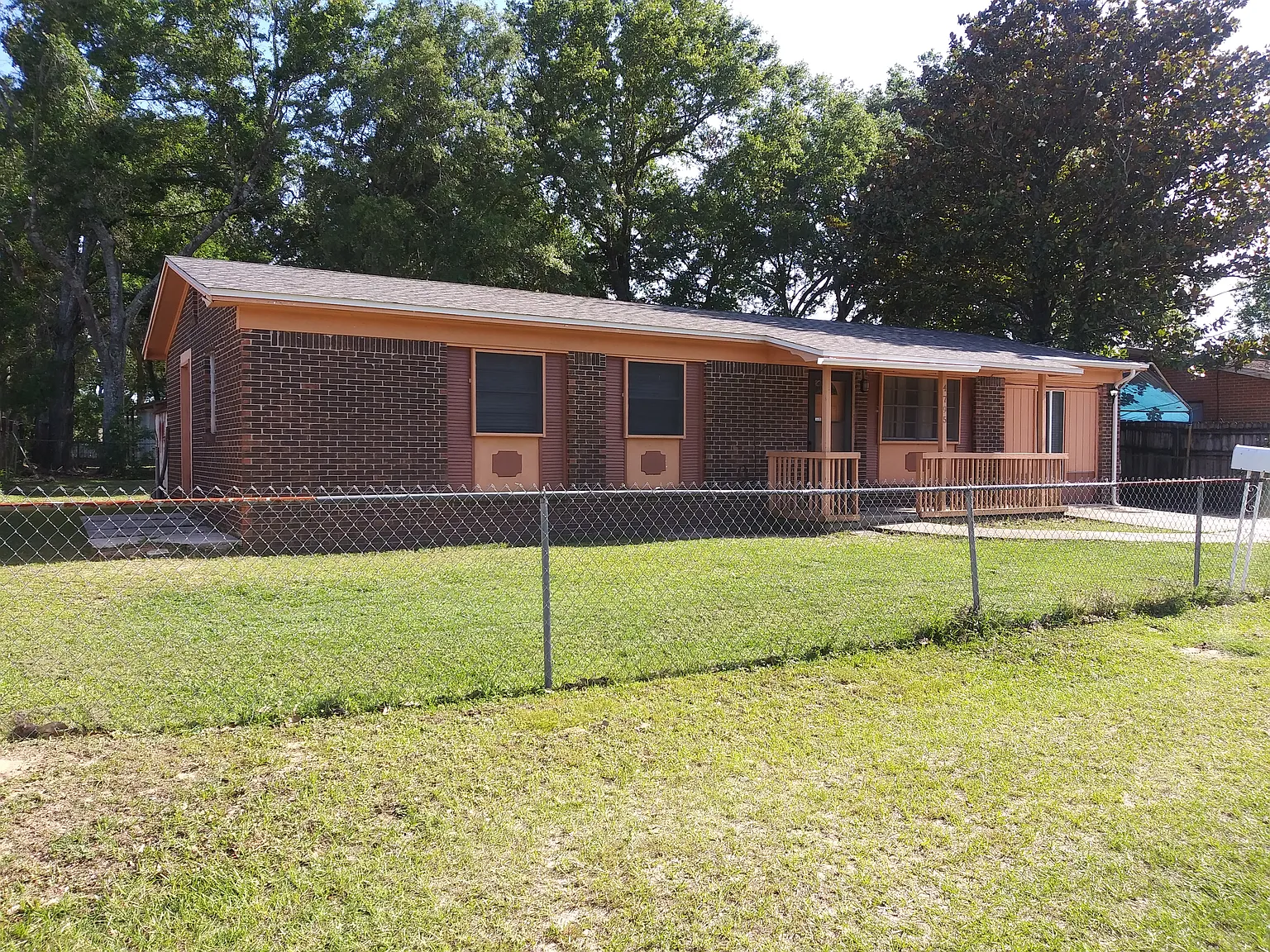 4 bed, 1400 sqft, $1,800 — Photo 1