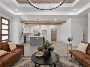 537 Cresthaven Ct, Azle, TX 76020