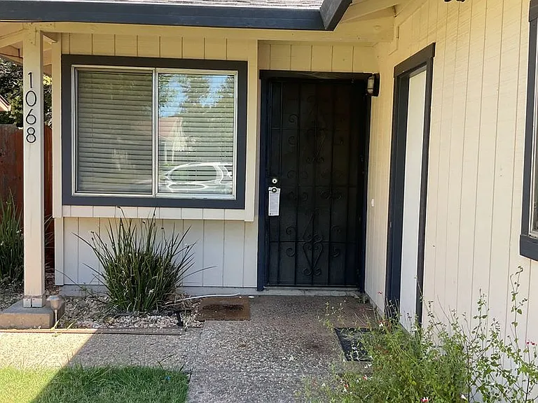 1068 Lupin Ave — Photo 6