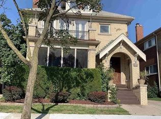 912 Nottingham Rd, Grosse Pointe, MI 48230