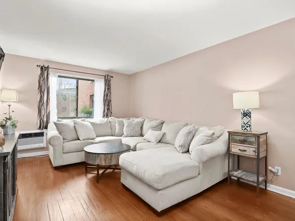 14 Lawrence Drive #A, White Plains, NY 10603