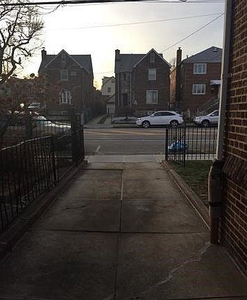 4th image of 2440 Laconia Ave