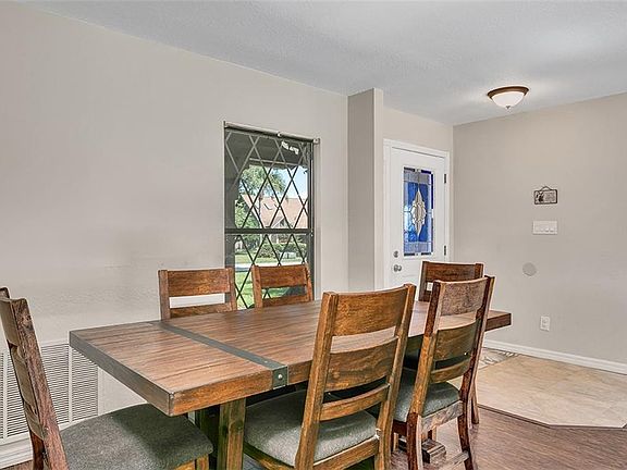 3rd image of 1405 Fairway Oaks Dr