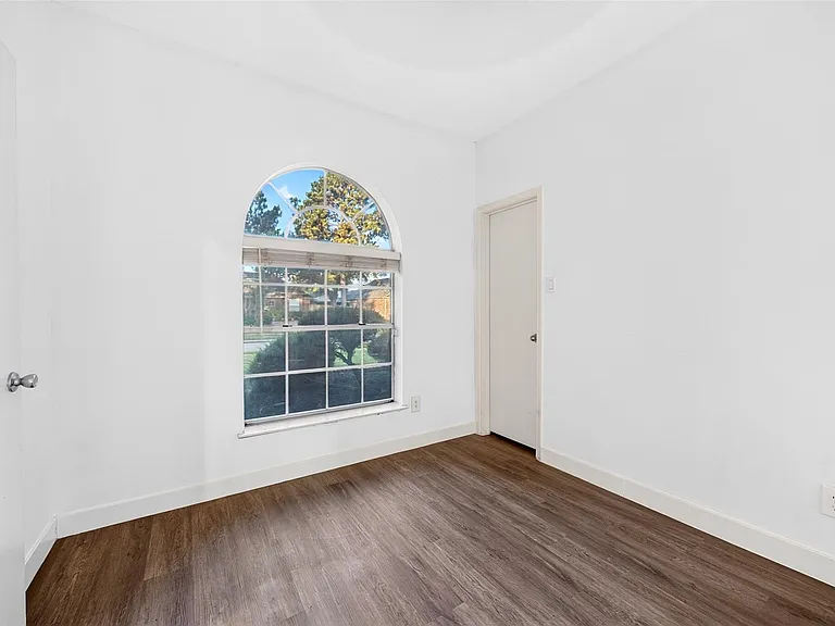 18610 Autumn Hills Dr — Photo 22