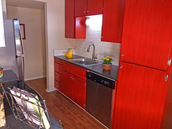 5th image of 303 Tradewinds Dr APT 2