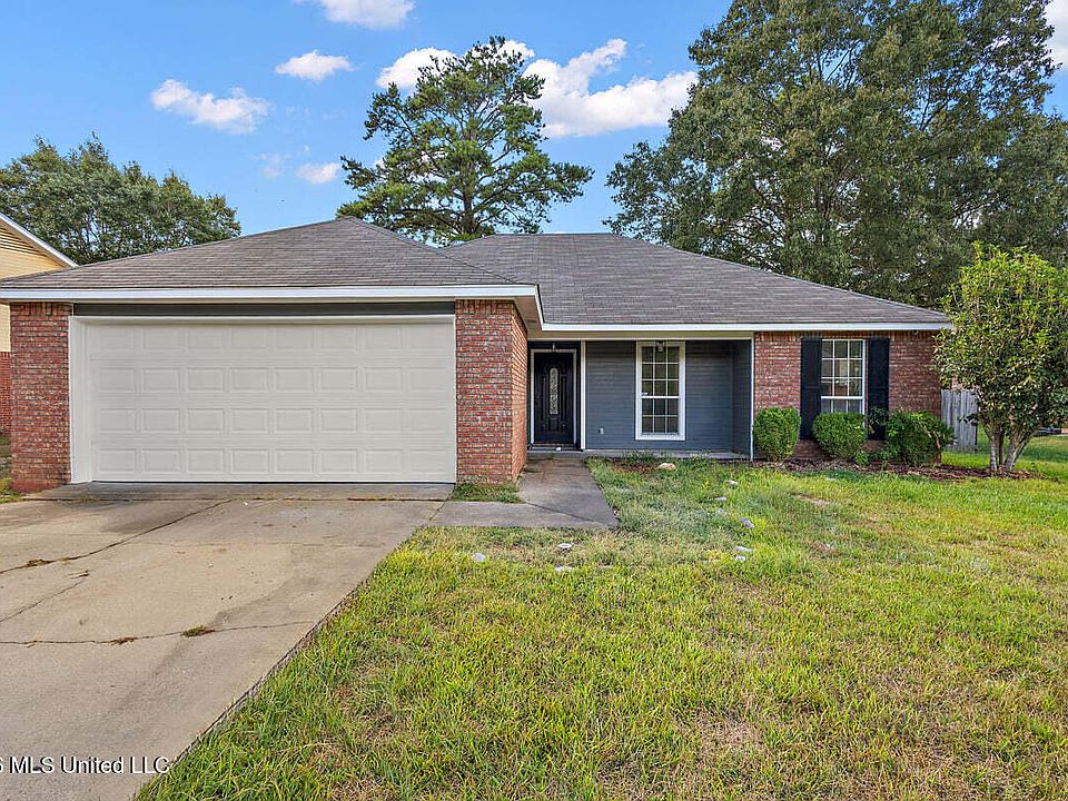 1st image of 415 Riverbend Dr